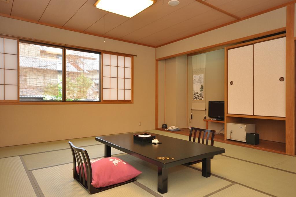 Gion Ryokan Karaku Киото Экстерьер фото