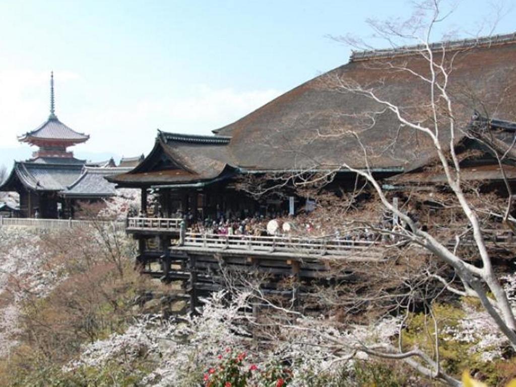 Gion Ryokan Karaku Киото Экстерьер фото